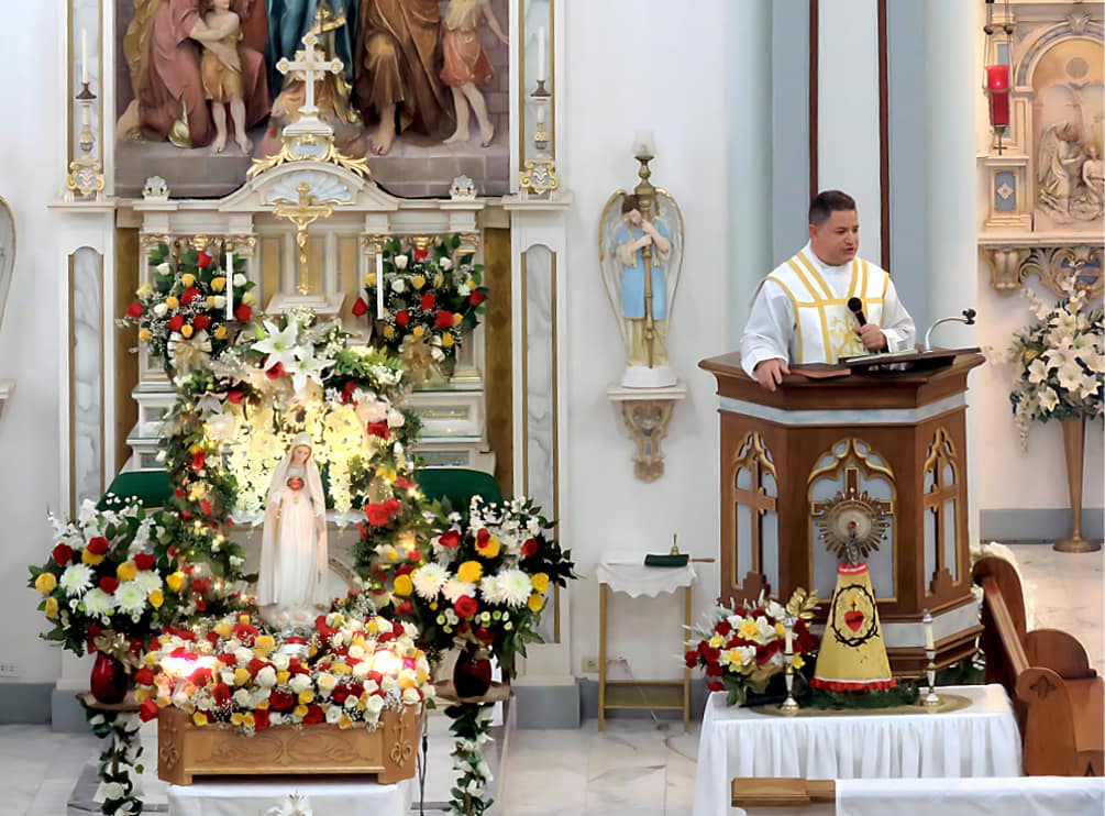 Fr. Michael Anaya gives the opening sermon of the Fatima Conference.